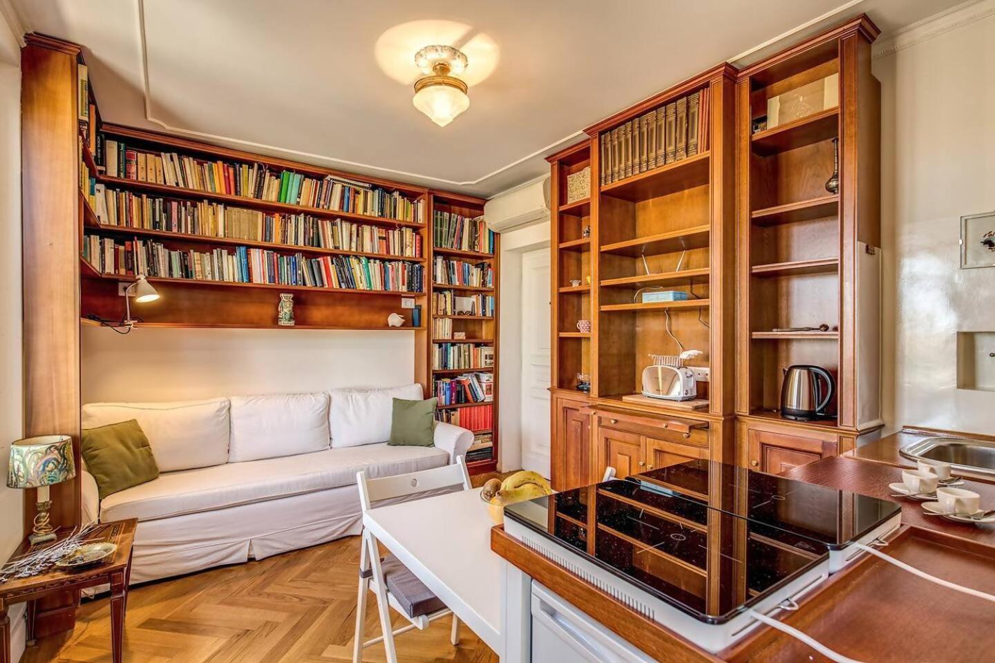 Attic With Terrace Overlooking St Peters Basilica Rome Exterior photo